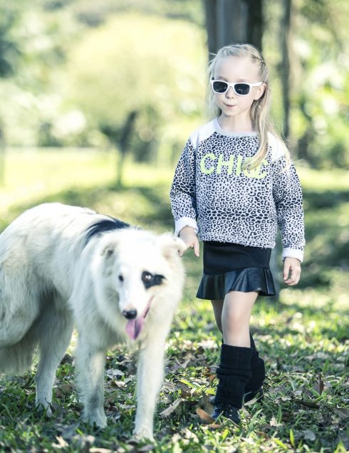 Blusa moletom e saia em neoprene e courino